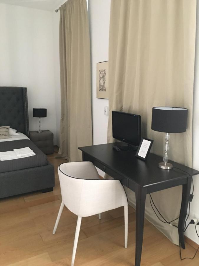 Double Room,1589242519:JPEG